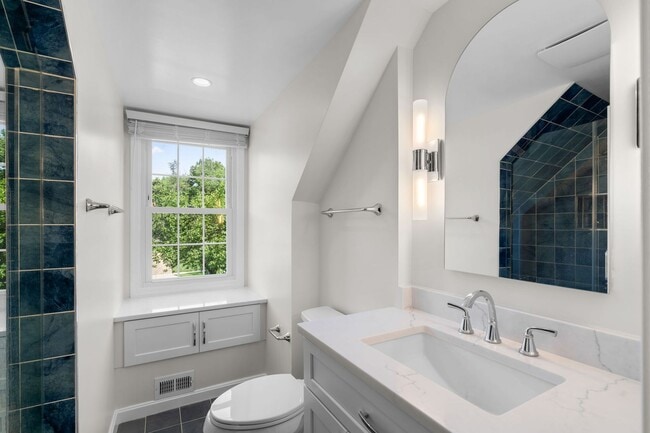 Building Photo - 5 Bed 3 Bath - Rockville Colonial - Update...