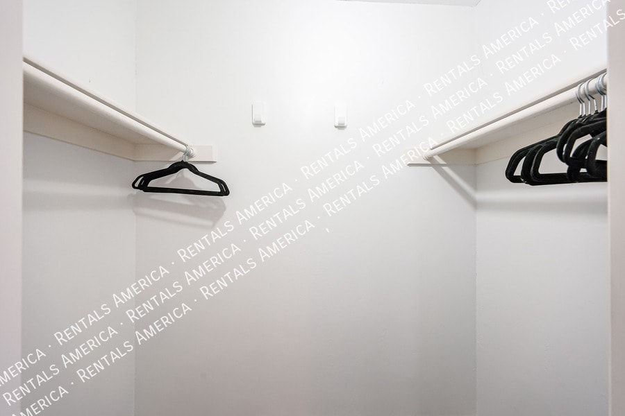 Building Photo - 1601 W Sunnyside Dr