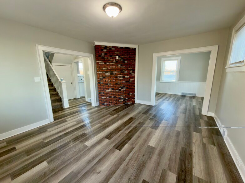 Building Photo - 413 Sinton Ave