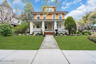 Building Photo - 614 7th Ave