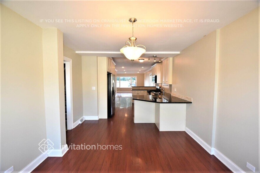 Building Photo - 2414 N 75th Ct