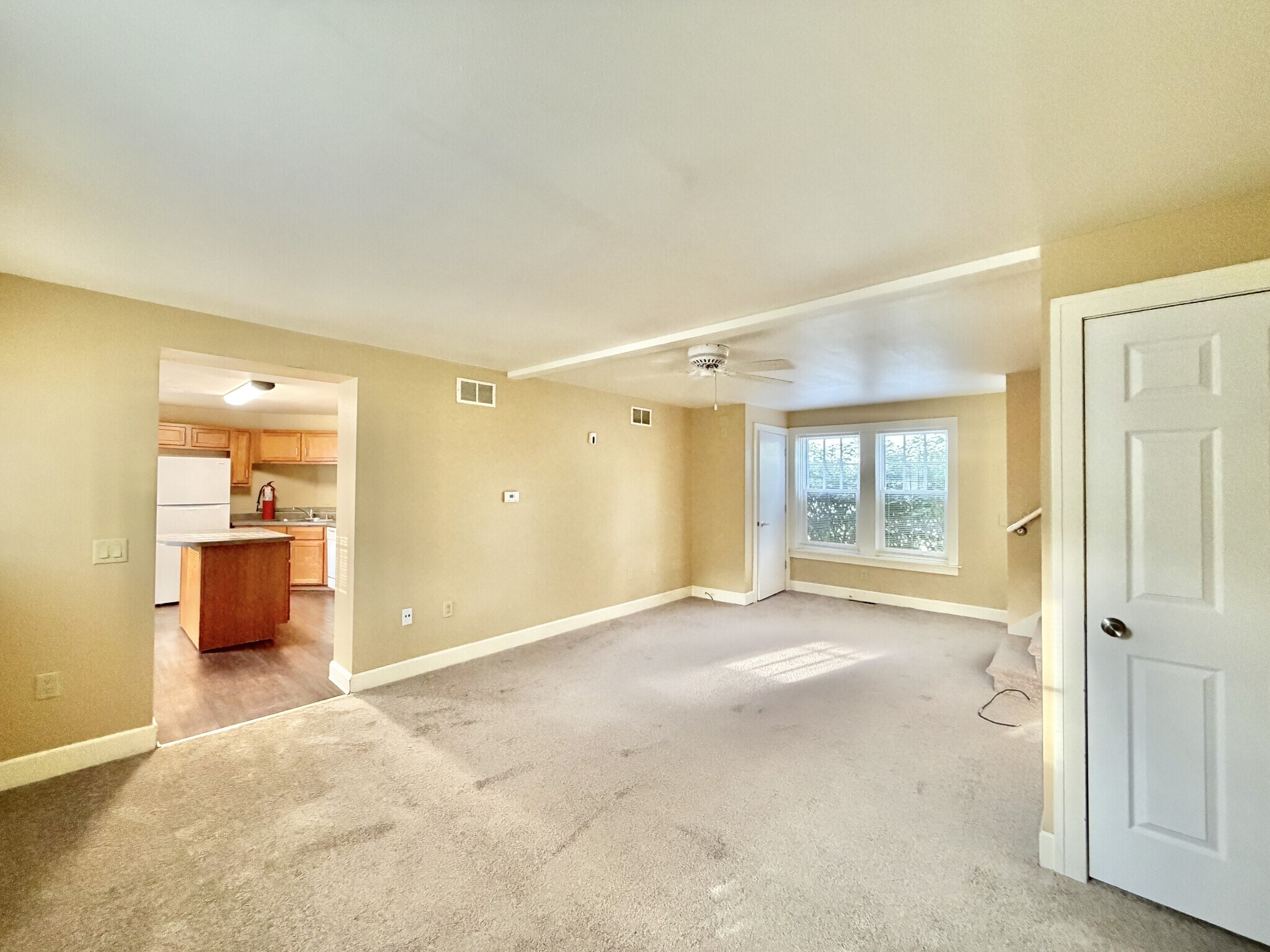 Building Photo - 206 Carpenter St