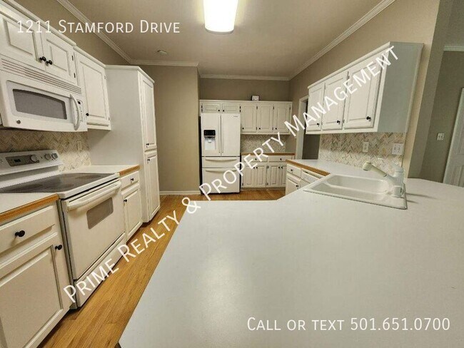 Building Photo - 1211 Stamford Dr