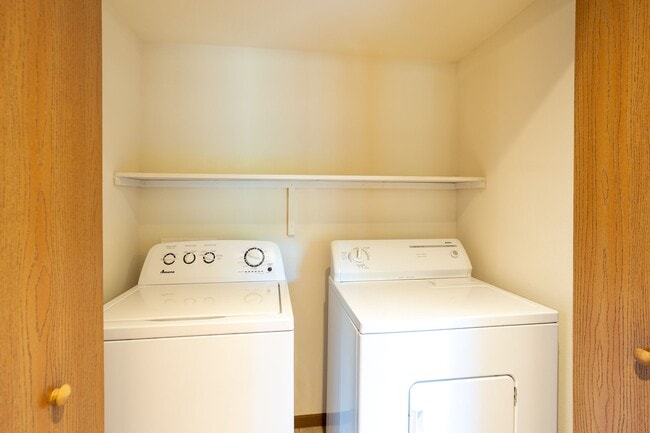 Building Photo - 701-703 Glenstone Dr.