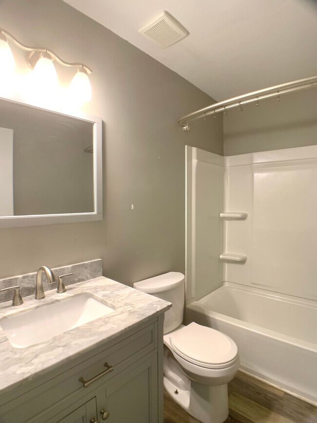 Building Photo - 719 Spees Dr