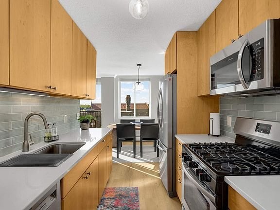 Building Photo - 2800 W 44th St
