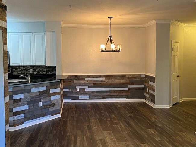 Building Photo - Spacious 3BR/2BA Gated Condo with Resort-Style Amenities!