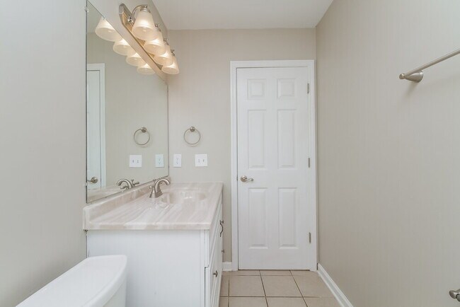 Building Photo - 1318 Knight Dr