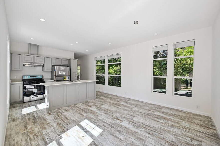 Building Photo - 2291 Guerneville Rd