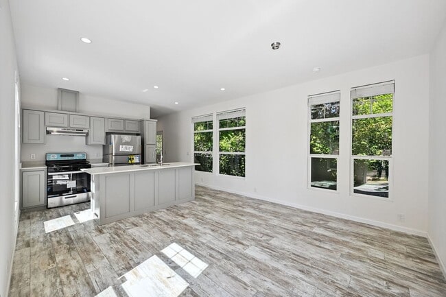 Building Photo - 2291 Guerneville Rd