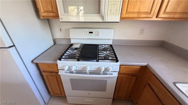 Building Photo - 5655 E Sahara Ave