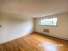 Building Photo - 8 Riverside St