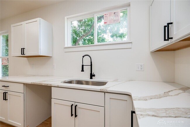 Building Photo - 4249 Pleasant View Ave