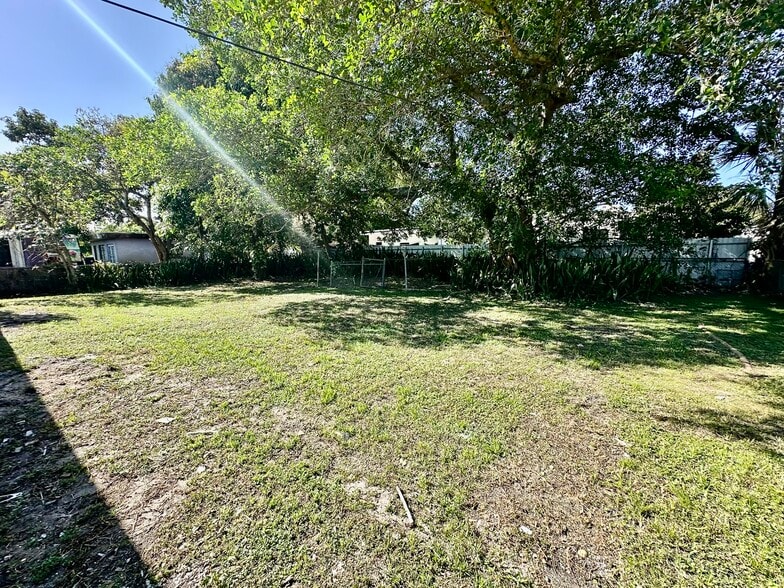 Building Photo - 15920 Bunche Park School Dr