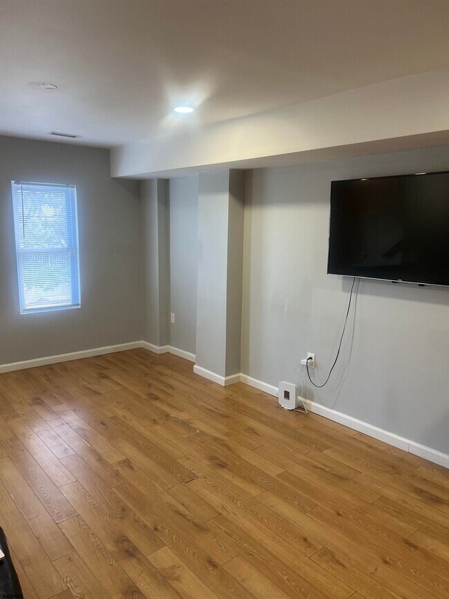 Building Photo - 38 N Maryland Ave