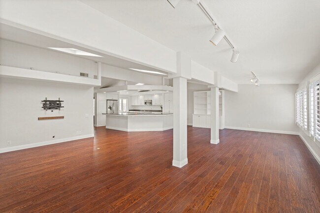 Building Photo - Stunning *VIEW* home for rent in desirable...