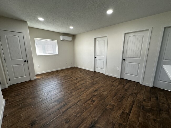 Building Photo - 4702 Marble Ave