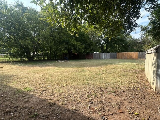 Building Photo - 106 E Florida Ave