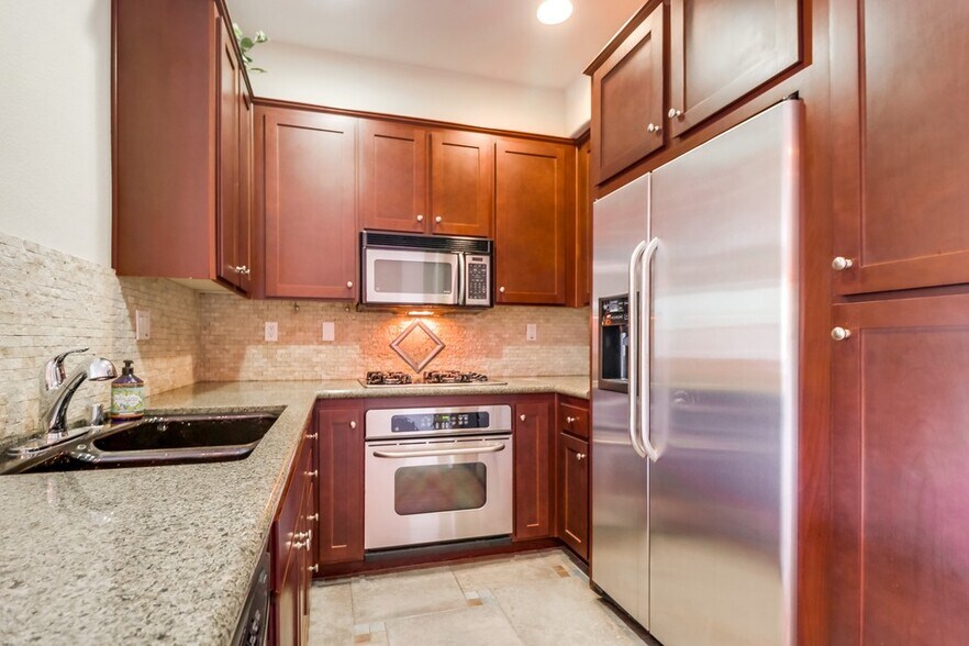 Building Photo - 2174 Desert Hare Ct