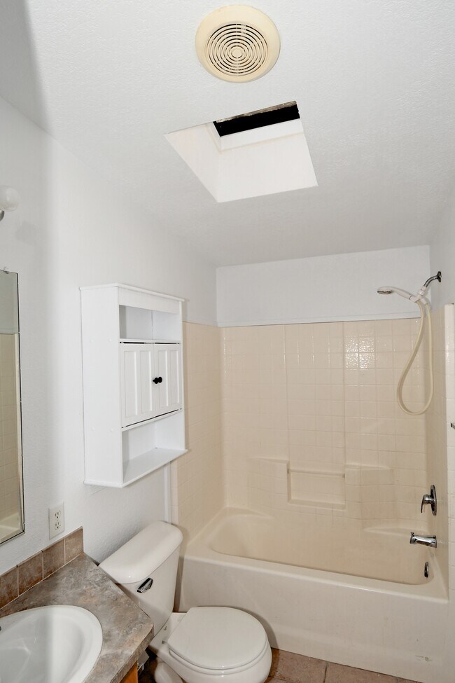 Building Photo - 2820 Toho Trail