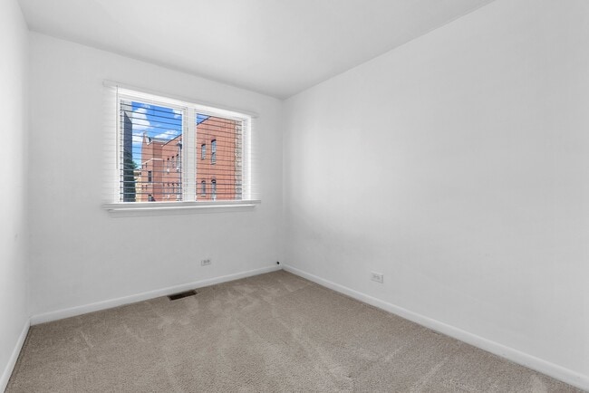 Building Photo - 1716 E 54th St