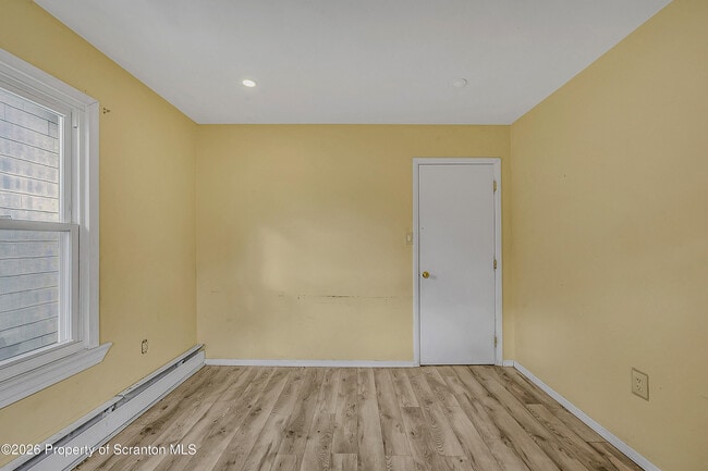 Building Photo - 266 Rutter Ave