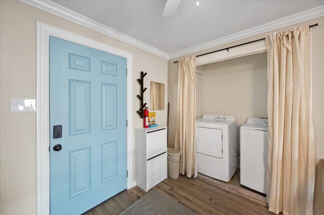 Building Photo - Fully Furnished, Fully Updated, Fully Fort Worth!