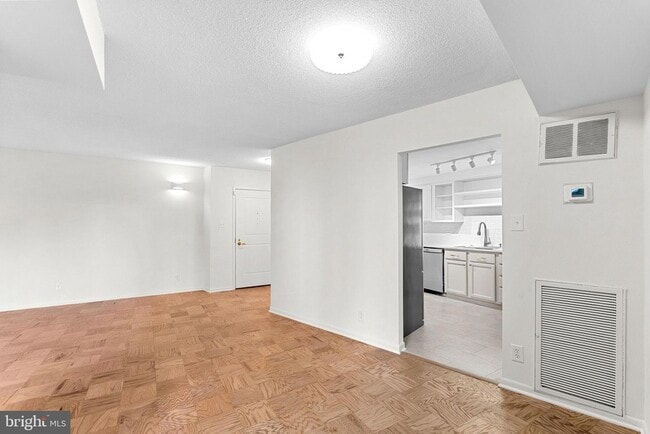 Building Photo - 4601 N Park Ave