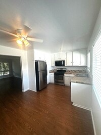 Building Photo - For Lease- Cozy and comfortable Two Bedrooms top floor unit