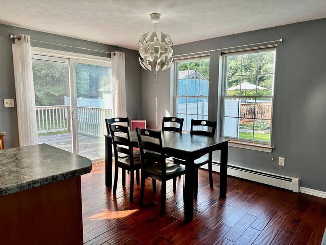 Building Photo - Like New 3BR, 1.5 bathroom Colonial For Rent
