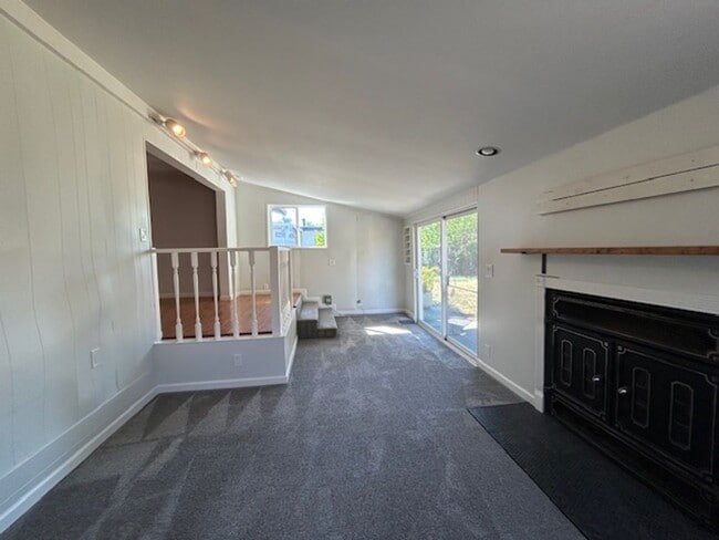 Building Photo - Charming 4 Bedroom, 2 Bath Home in Novato ...