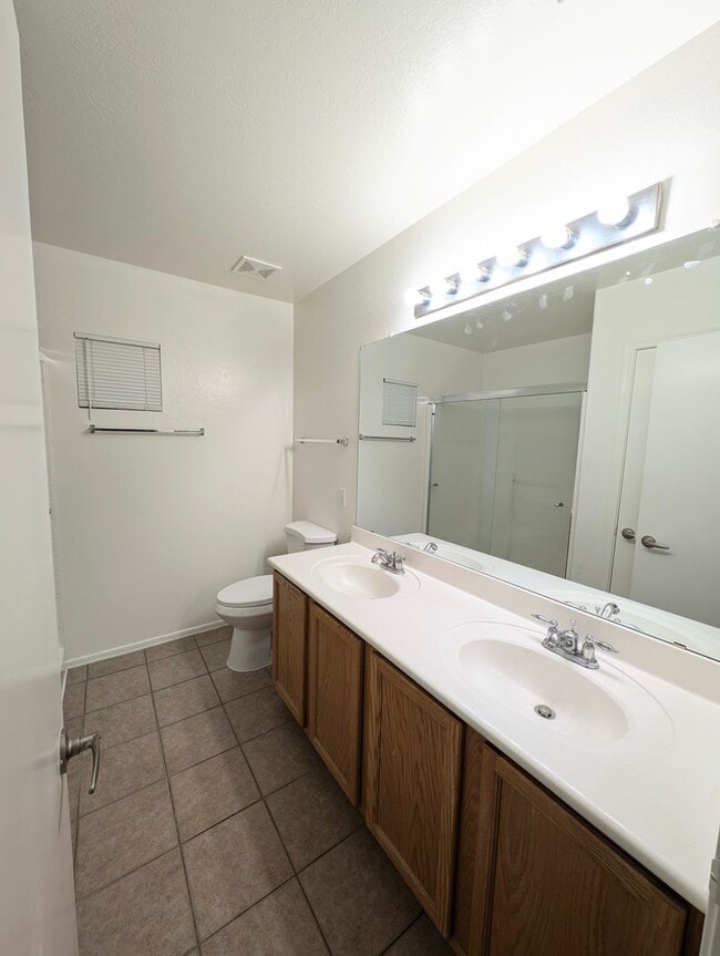 Building Photo - AVAILABLE NOW!!! - Roomy single story 4 bedroom home for rent in Pecan Creek!