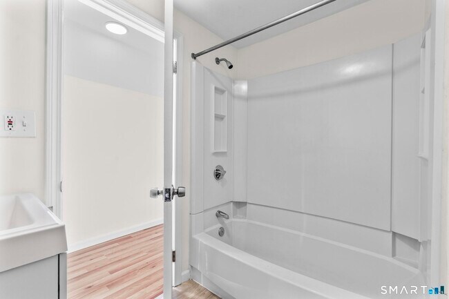 Building Photo - 83 Prospect St