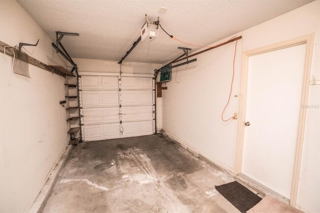 Building Photo - 2764 Kavalier Dr