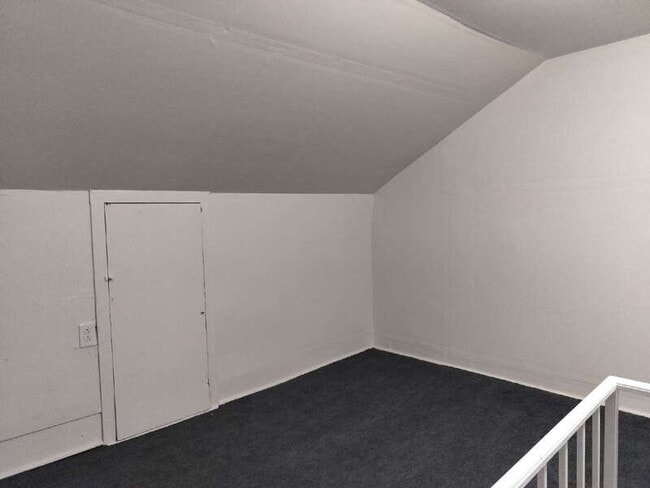 Building Photo - 547 Centre St