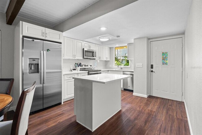 Building Photo - 784 E Michigan St