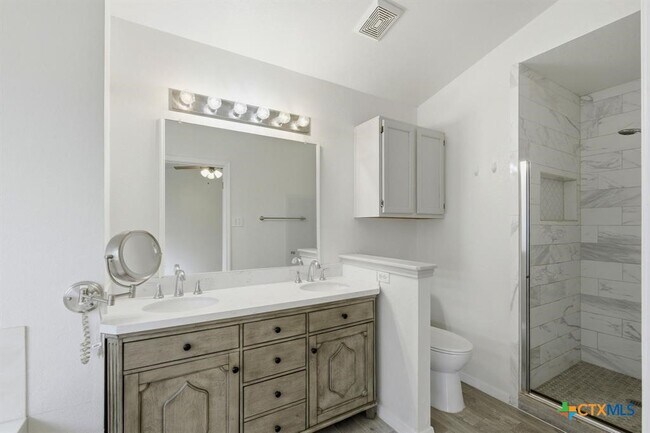 Building Photo - 1005 Rolling Ridge Dr