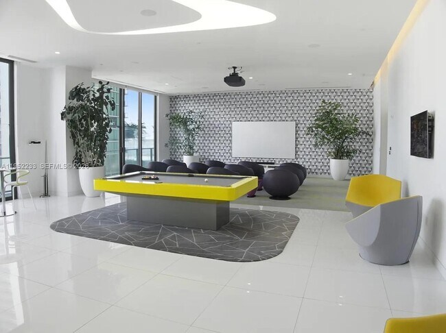 Building Photo - 501 NE 31st St