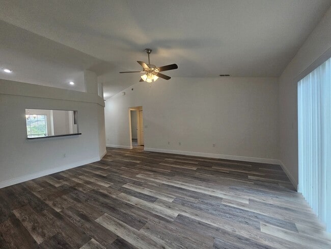 Building Photo - 308 Highland Meadows Dr