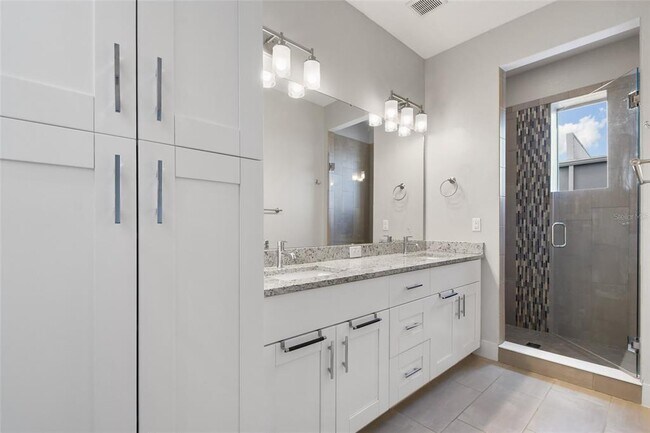 Building Photo - 113 W Grant St