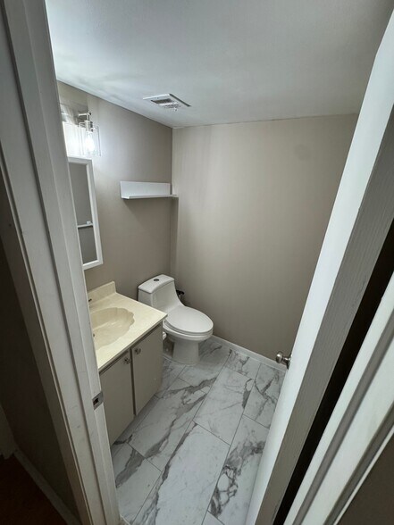 Building Photo - 1201 River Reach Dr