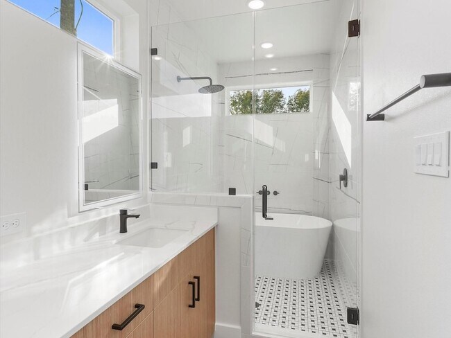 Building Photo - 5317 Teodoro Ln