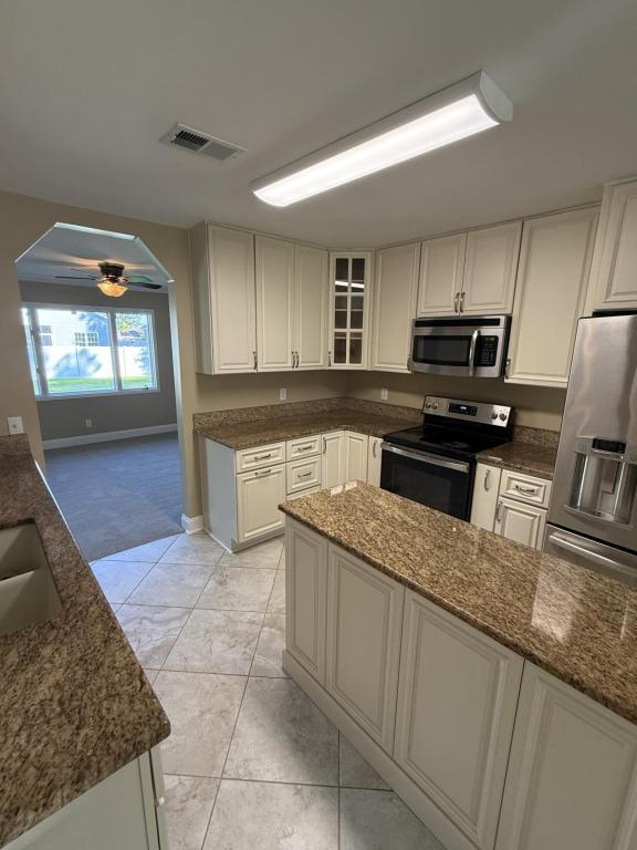 Building Photo - 524 Plantation Dr