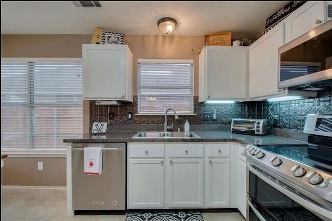 Building Photo - For Rent: Beautiful 3 Bedroom Home in Red Oak, TX!