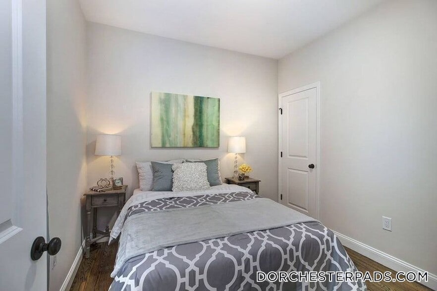 Building Photo - 757 Washington St