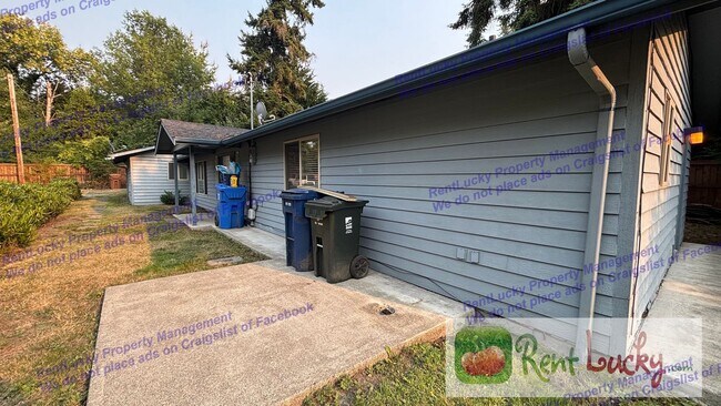 Building Photo - NE Tacoma, Quiet 3 Bed, 2 Bath Rambler - S...