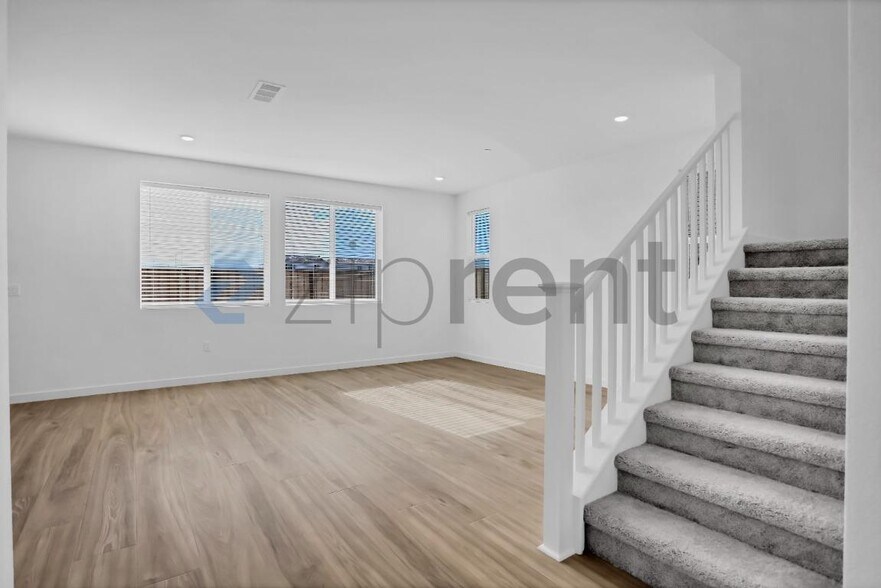 Building Photo - Unit