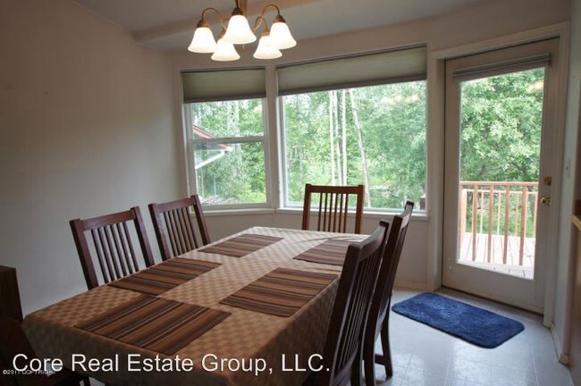 Building Photo - 17049 Meadow Creek Dr