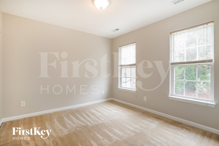 Building Photo - 809 Hounds Chase Dr