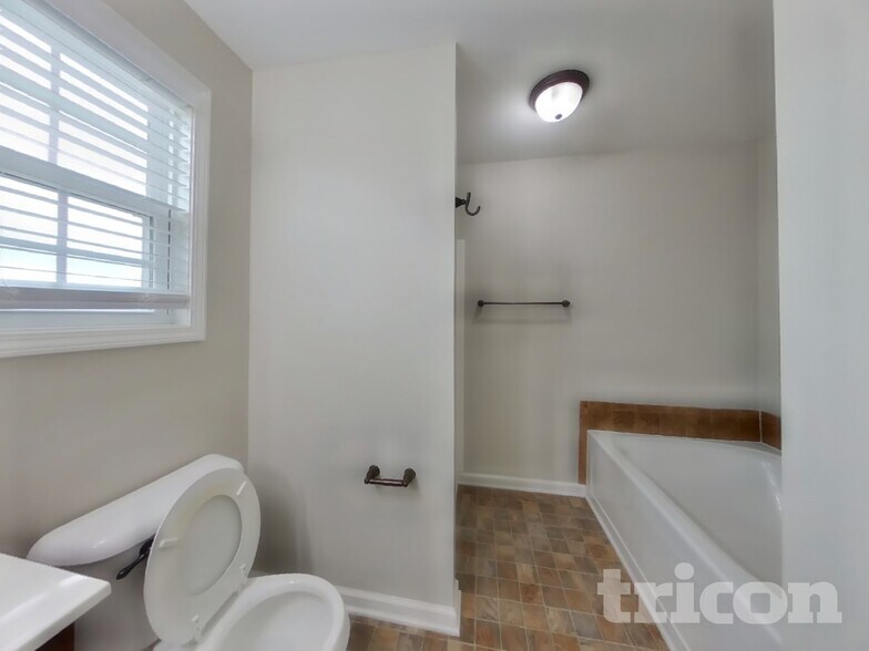 Building Photo - 1073 Castlerock Dr